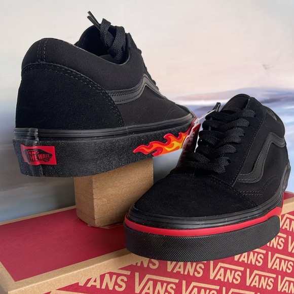 Vans Men’s Old Skool
(Flame Wall) Black/Black
VN0A38G1Q8Q
Sneakers - Picture 2 of 16